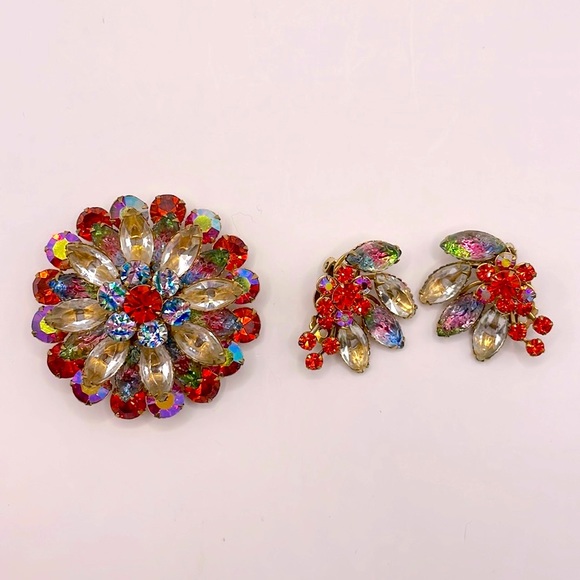 VINTAGE Crystal Flower Brooch and Clip-on Earring Set - Picture 3 of 8